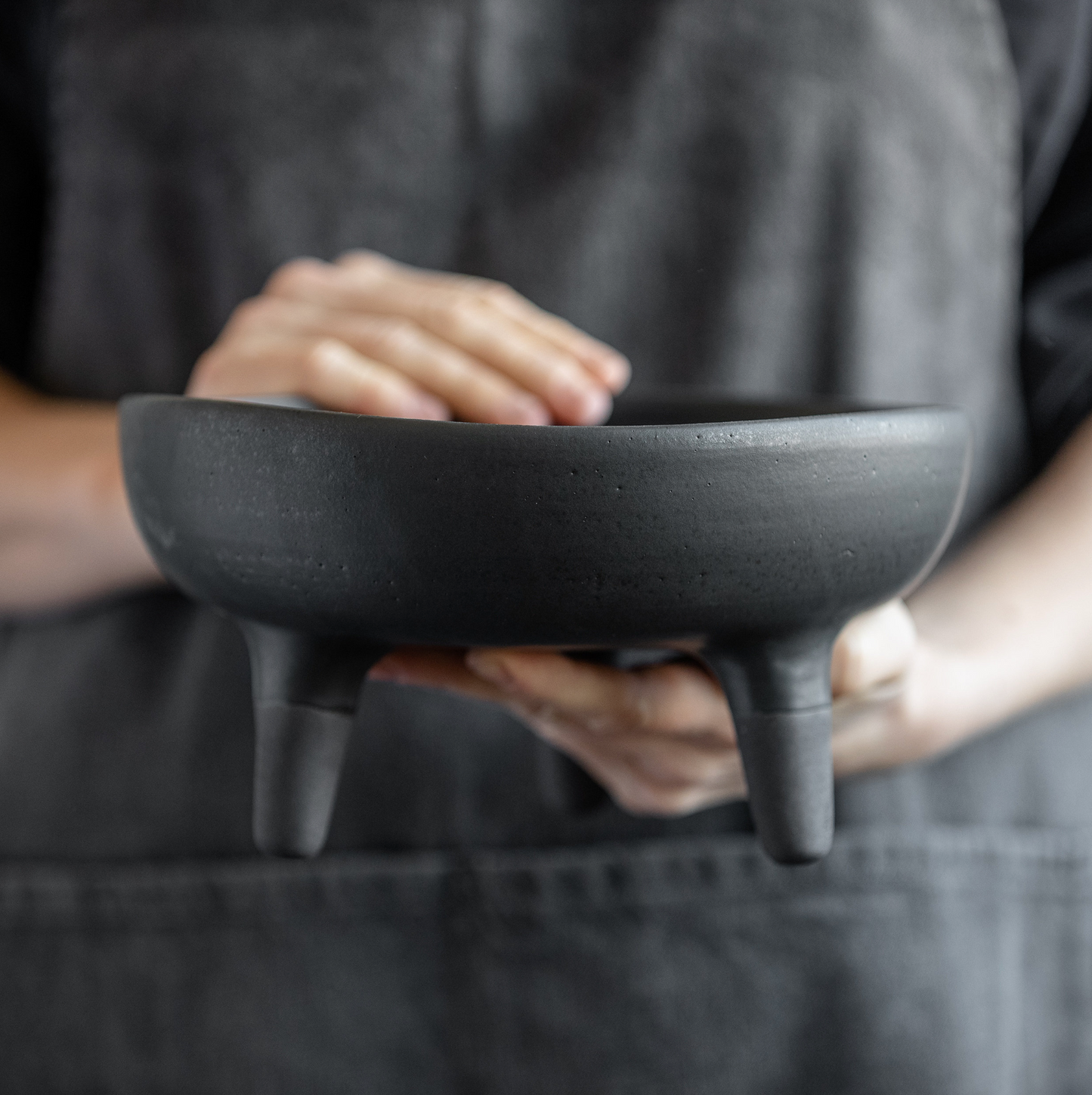 BLACK 3-legs pot for Ikebana
