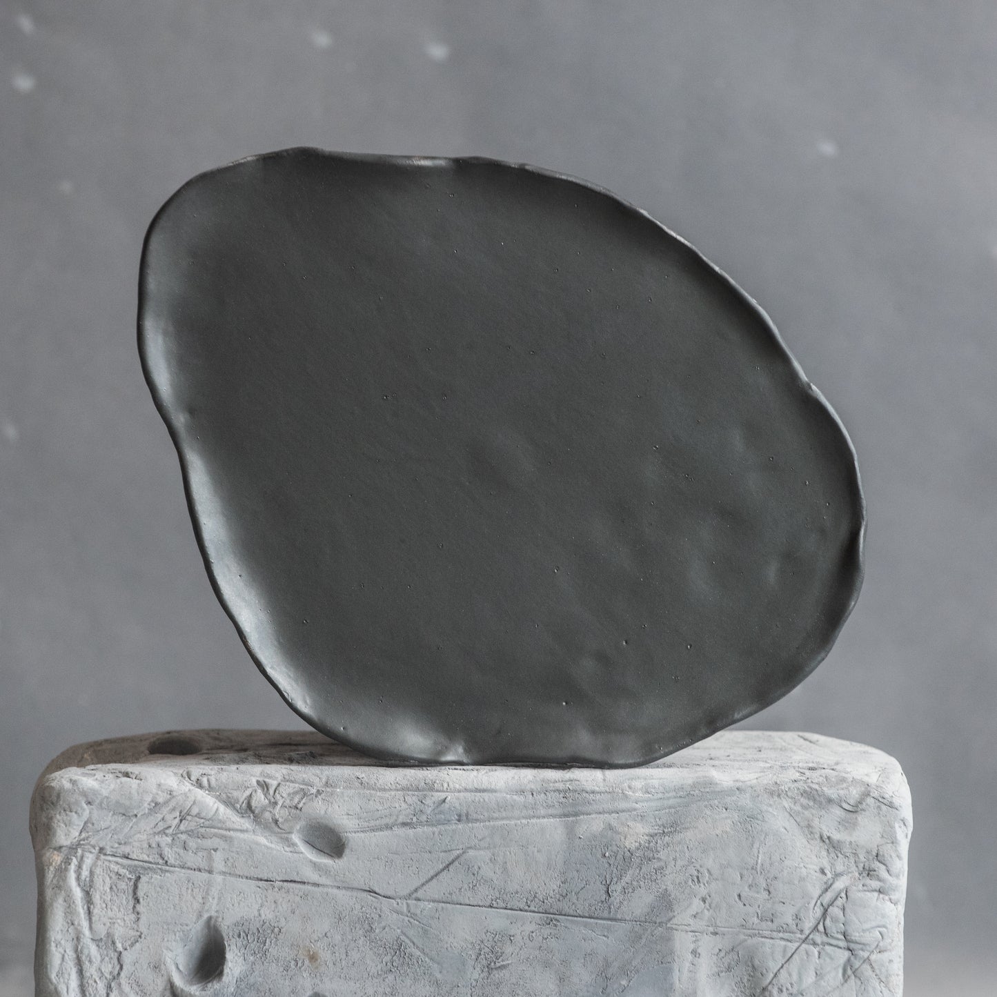 a set of 3 x cups and 1 x plate