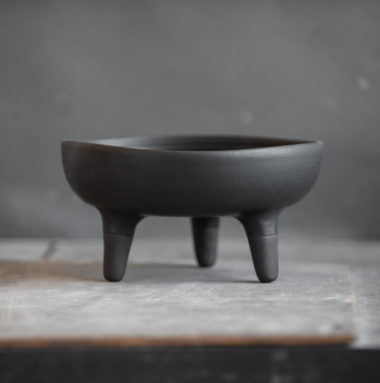 BLACK 3-legs pot for Ikebana