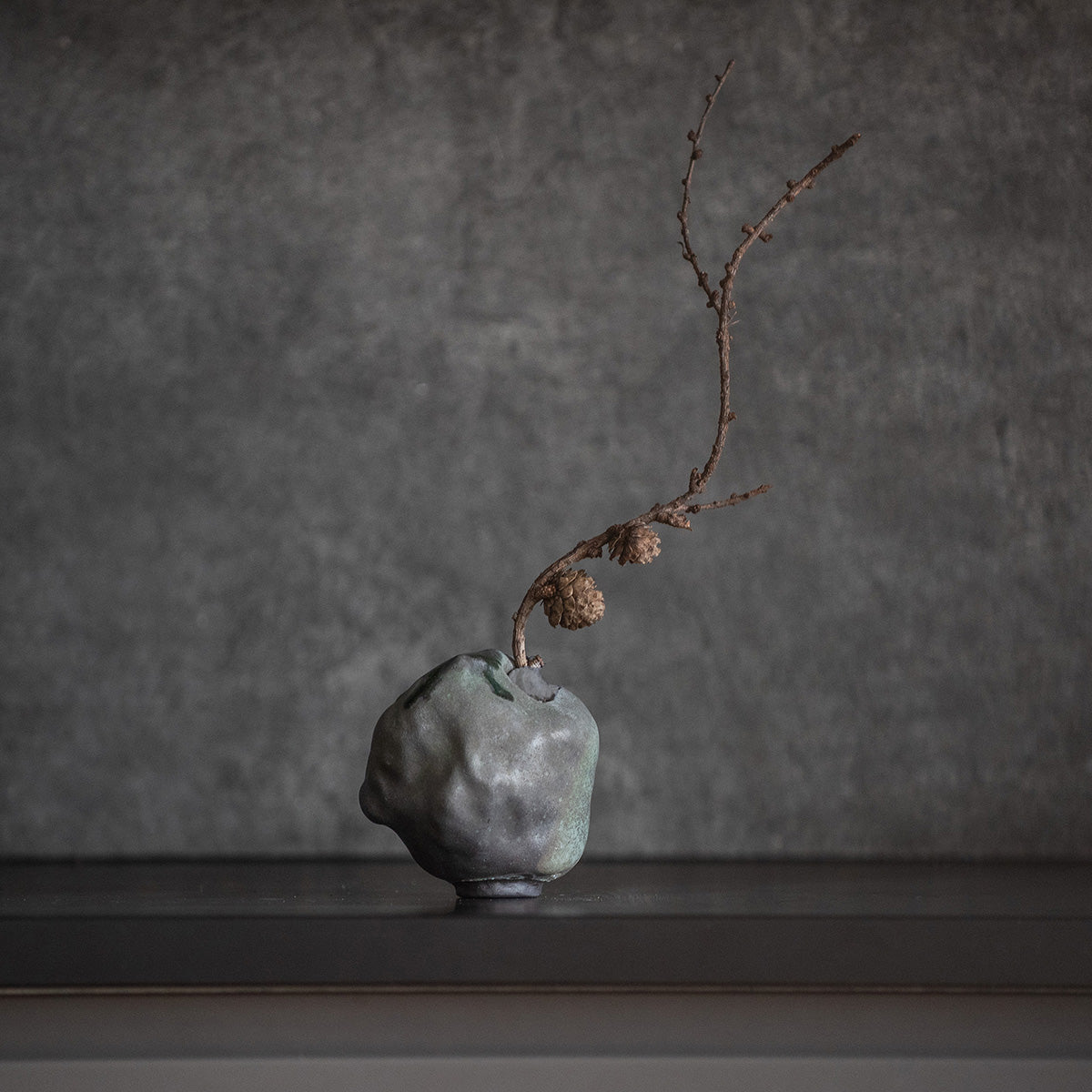 Tribal Vase Medio Dark Gray 【公式通販】