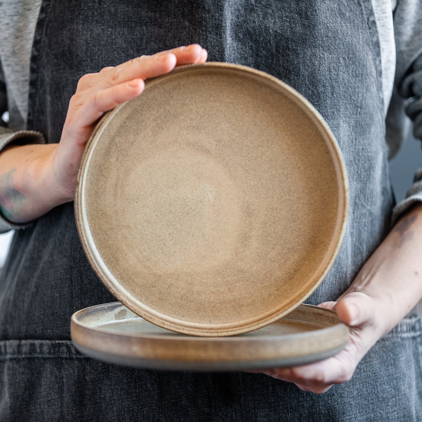 Set of 2 pasta bowls and 2 x 24cm plates